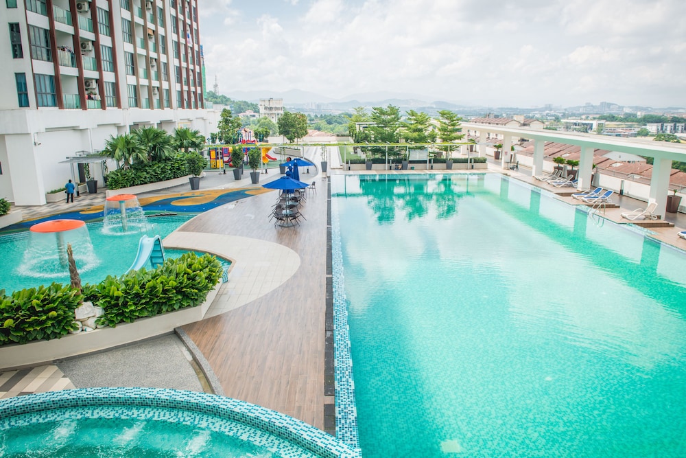One Amerin Mall & Suites 44/50