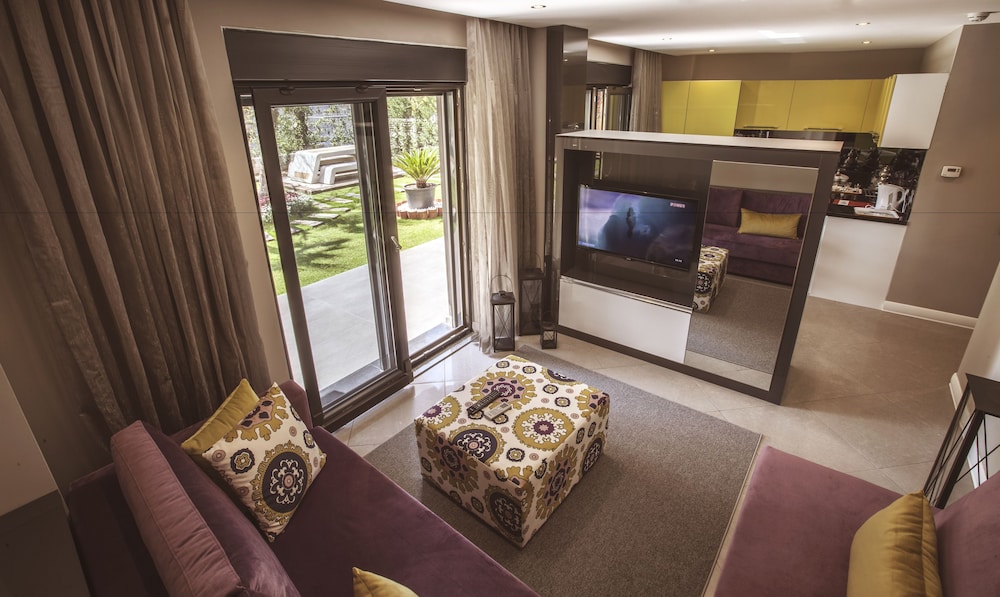 Bmk Suites And Apartments 23/50