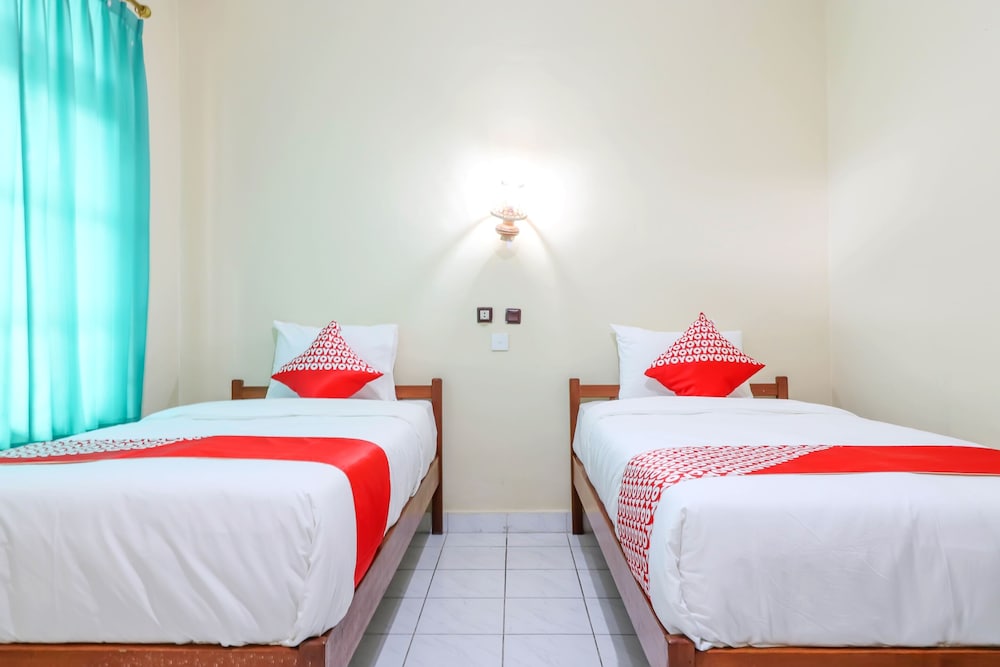 Super OYO 1654 Maha Bharata Kuta Inn 11/31