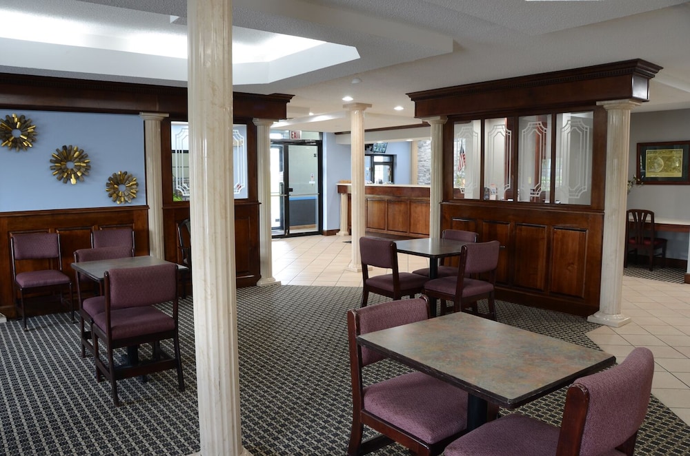 GATEWAY INN AND SUITES 33/39