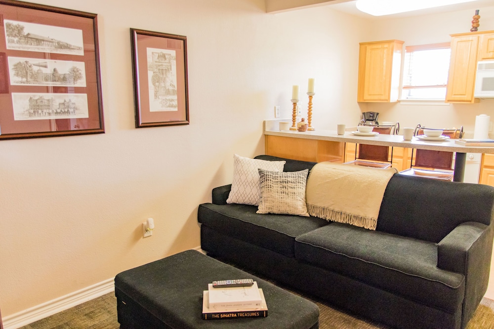 Vineyard Court Designer Suites Hotel 18/56