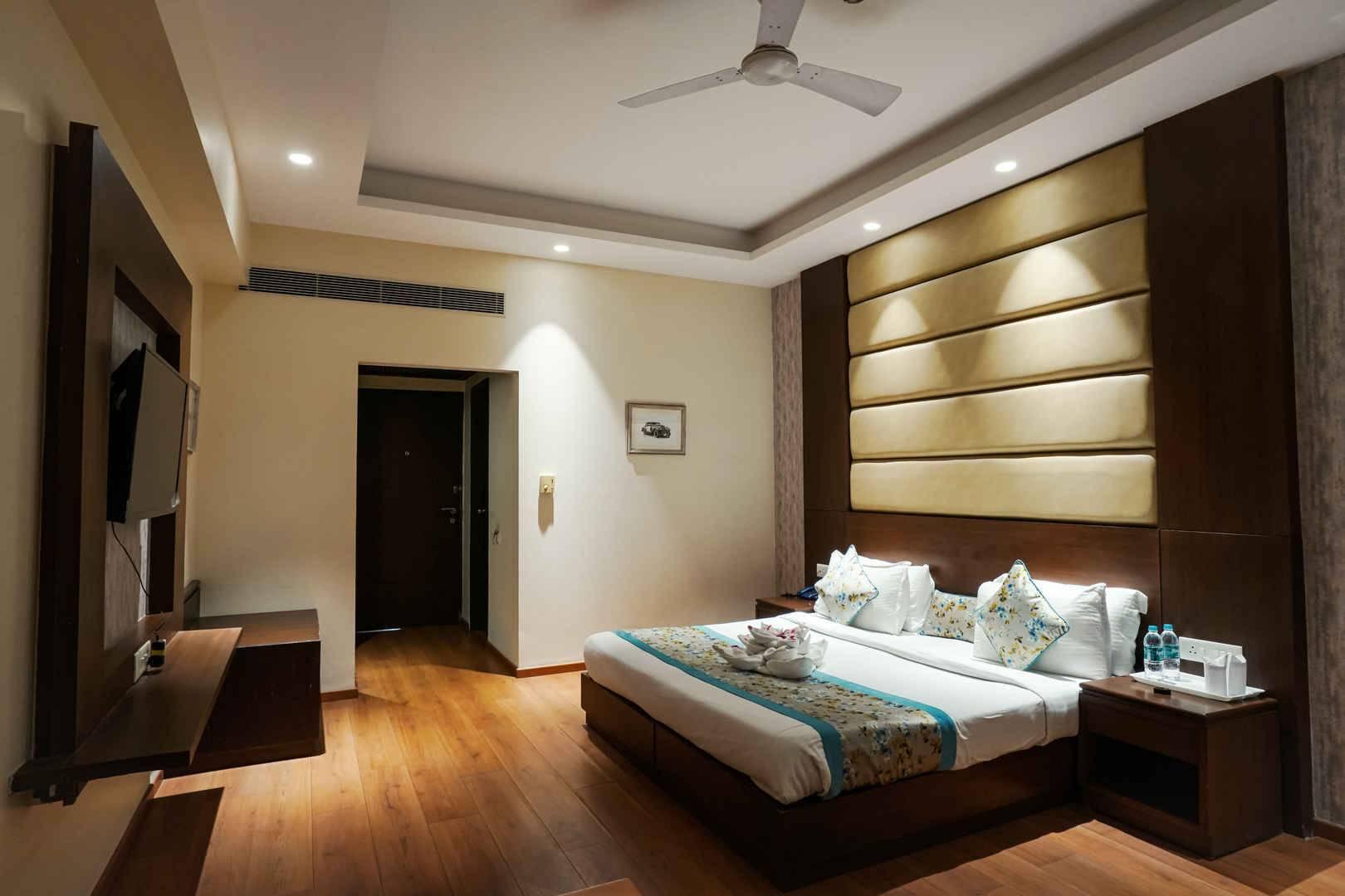 Hotel Sobti Continental 10/29