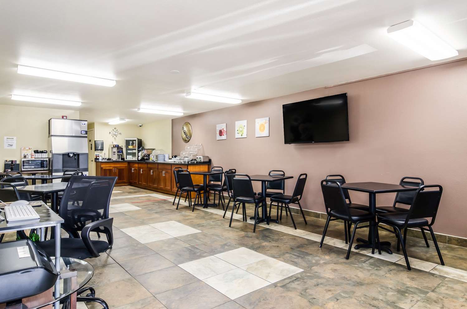 Guesthouse Inn & Suites Montesano 28/34