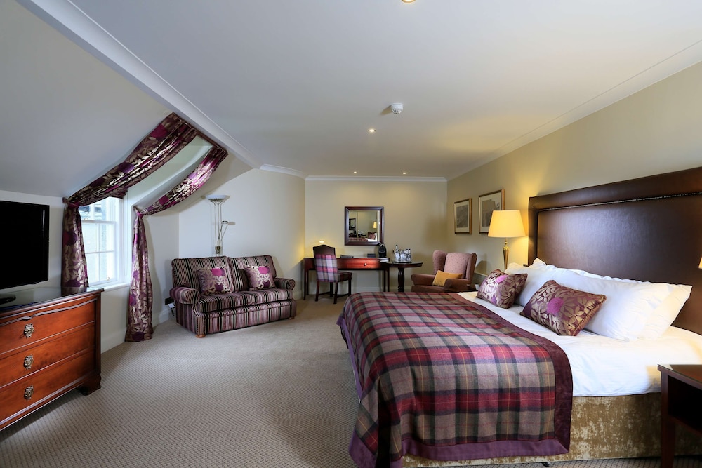 SUPERIOR, DELUXE, KING BED