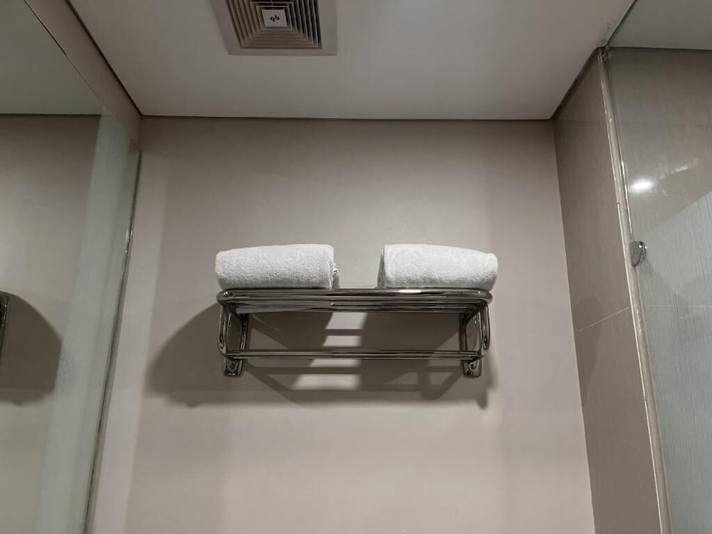 Verse Lite Hotel Gajah Mada 36/67