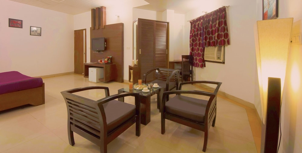 AIRPORT HOTEL DELHI 37 52/64