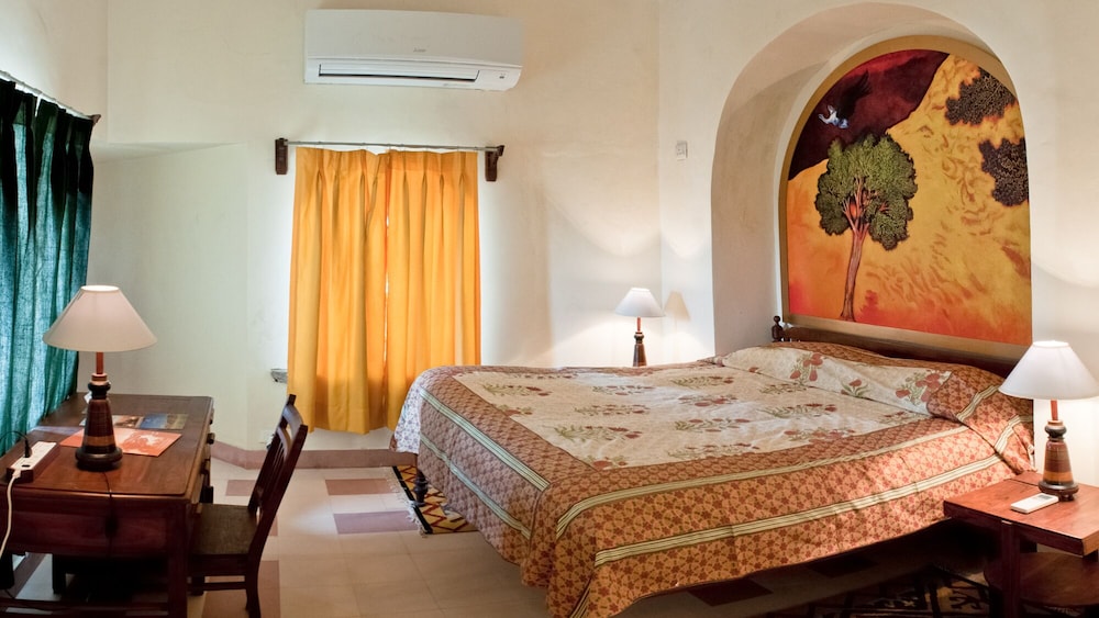 Neemrana’s Tijara Fort-Palace - 19th Century, Alwar 24/54