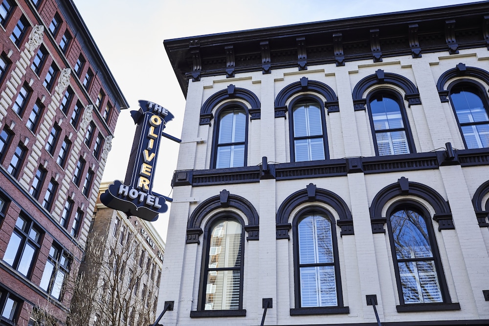 The Oliver Hotel 2/58