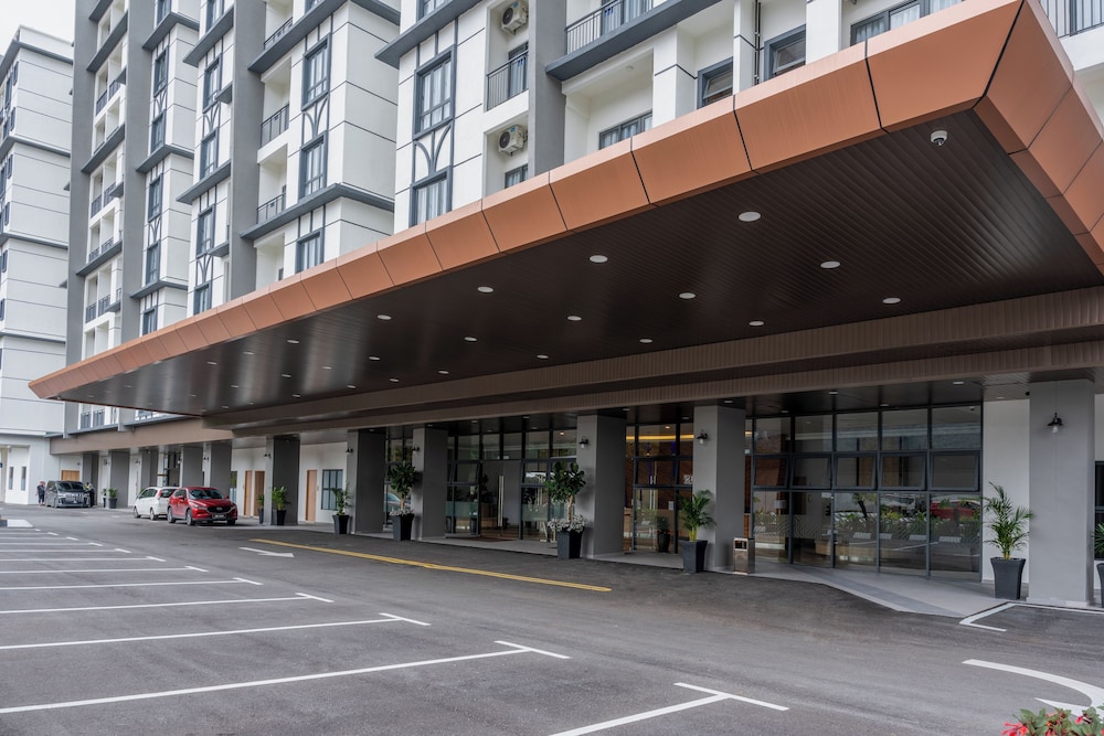 Zenith Suites Cameron 62/68