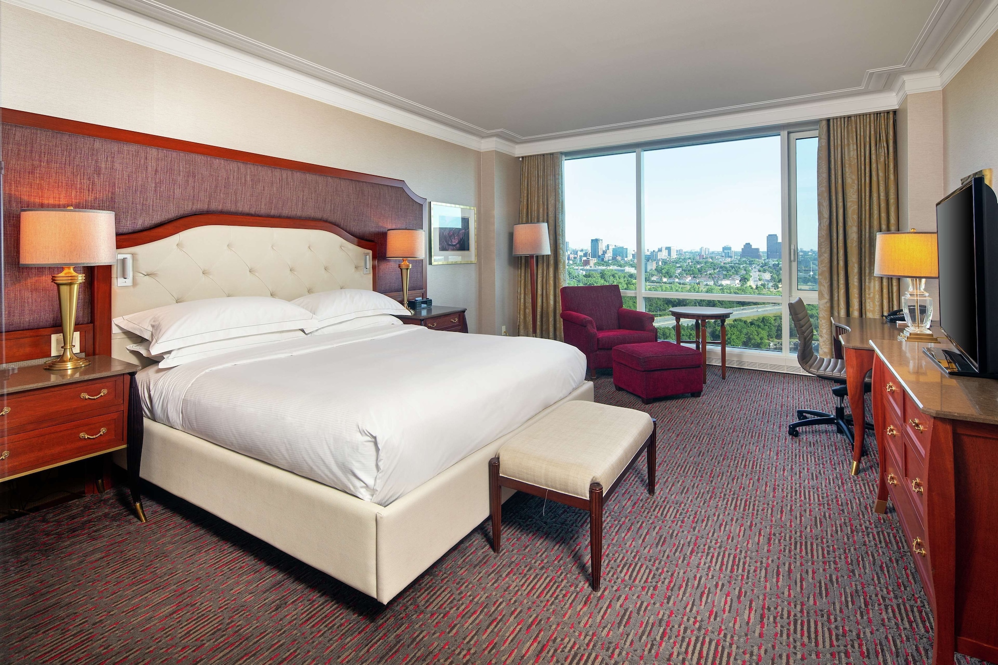 EXECUTIVE, LAKE VIEW, CLUB LOUNGE ACCESS