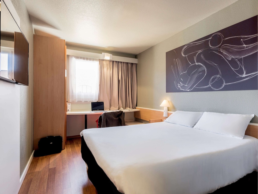 FAMILY, MULTIPLE BEDS