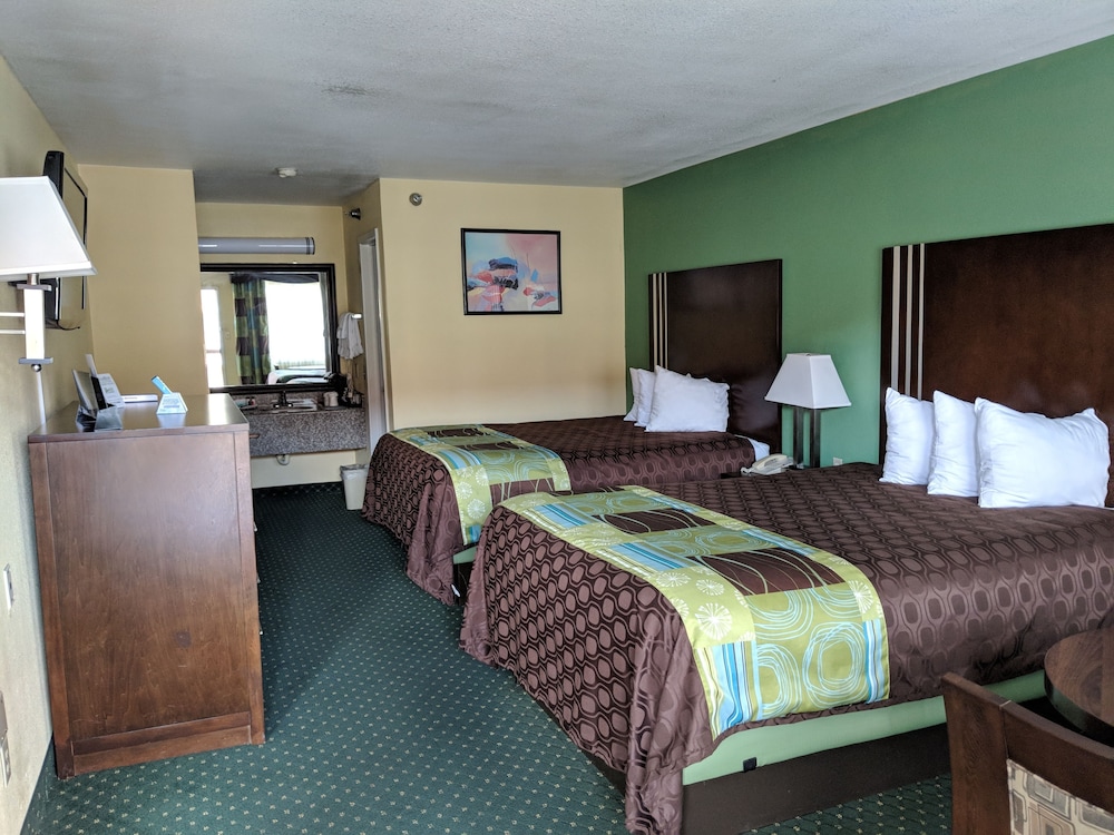 Ramada by Wyndham San Antonio Near SeaWorld/Lackland AFB 39/63