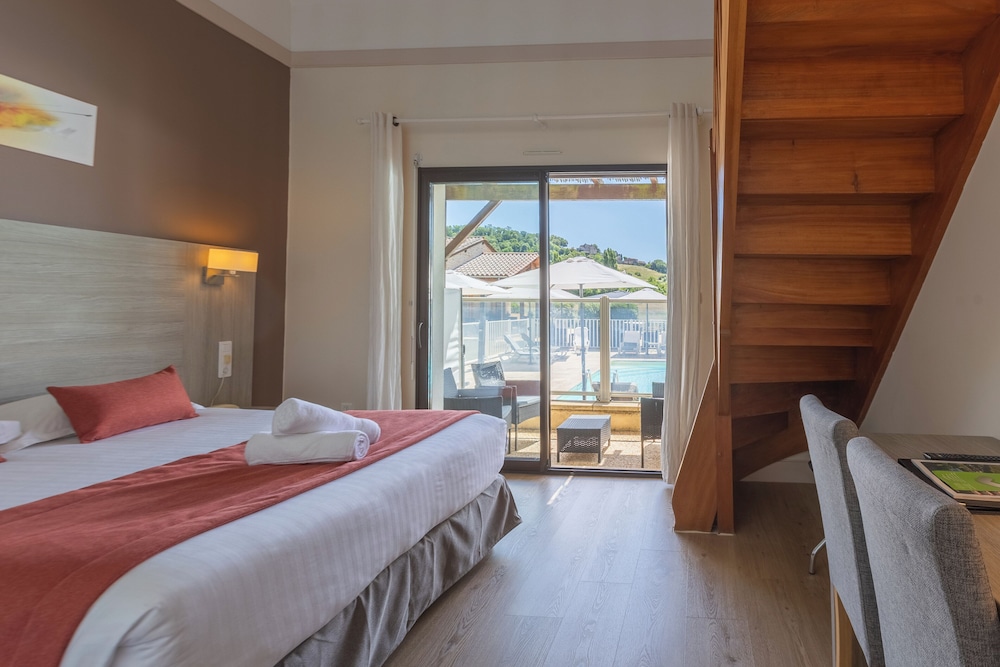 HOTEL L OUSTAL 13/50