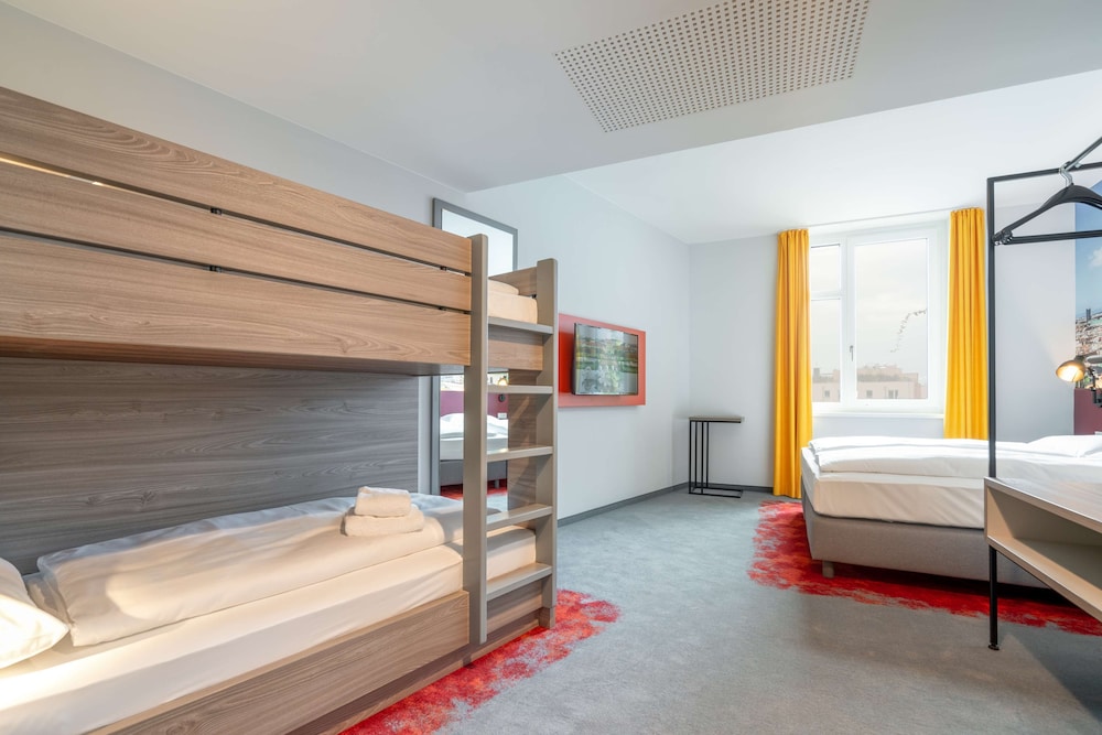 Campanile Vienna South 12/32