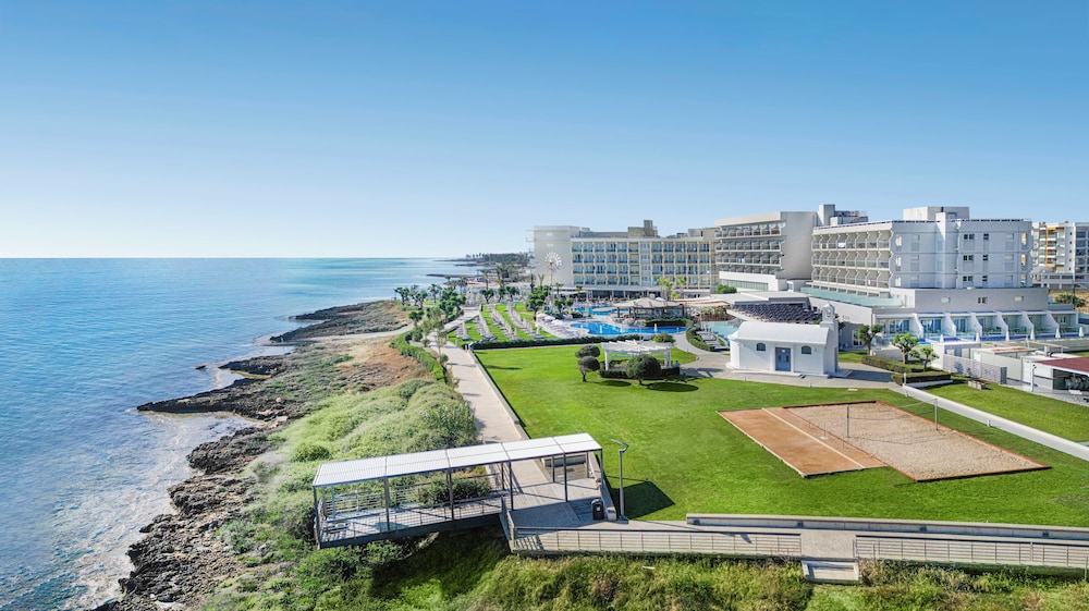 Pernera Beach Hotel 69/72