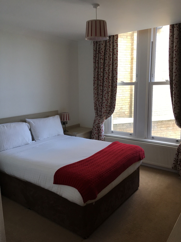Balmoral Hotel 7/48