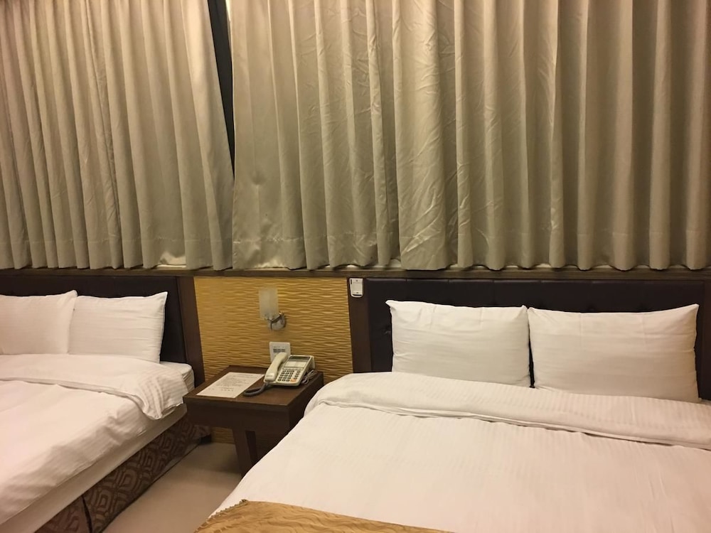 Ri Yue Hu Pan Hotel 6/28
