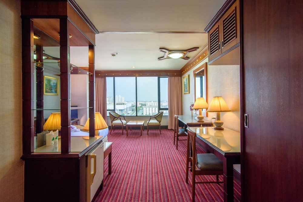 Alexander Hotel 27/50