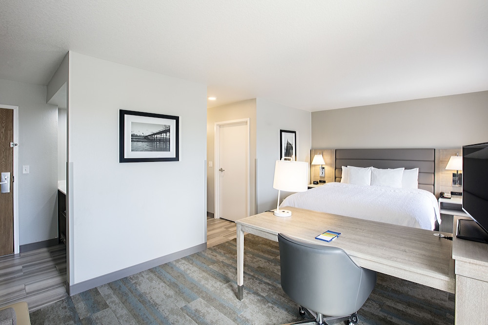 Hampton Inn and Suites Hermosa Beach 19/43