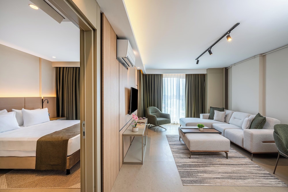 Casamax Suites 12/27