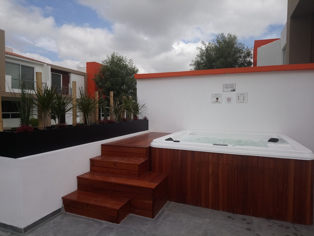 REDWODD VILLAS 14/44