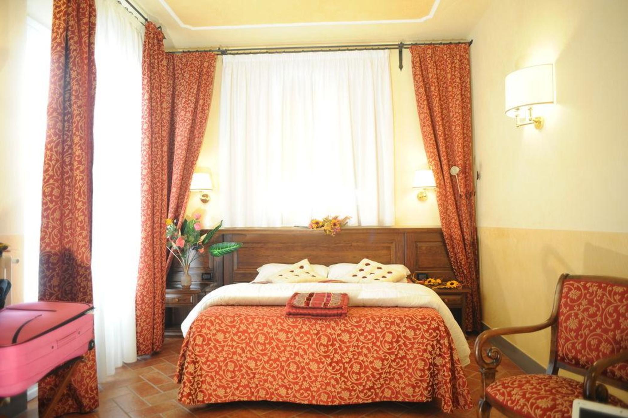ROOM, DOUBLE BED