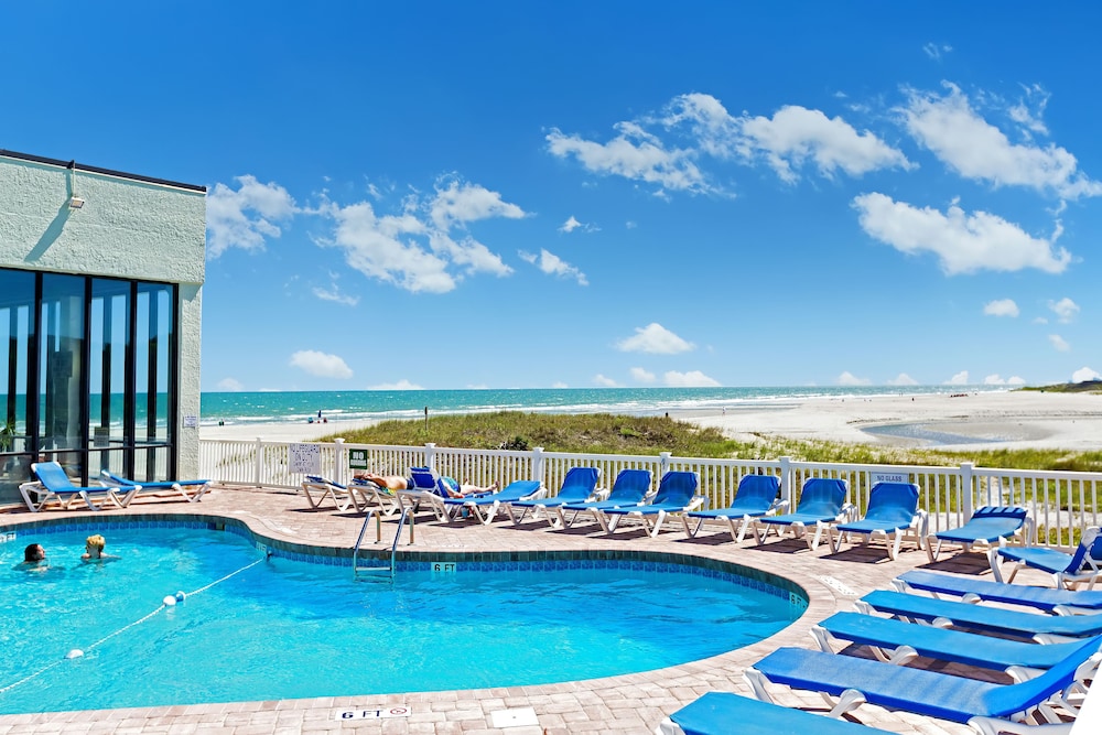 Sands Beach Club 68/69