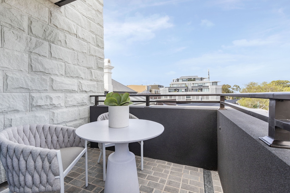 The Albert Hotel Mosman 40/50
