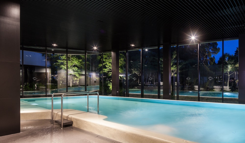 Lone Hotel by Maistra Collection 32/65
