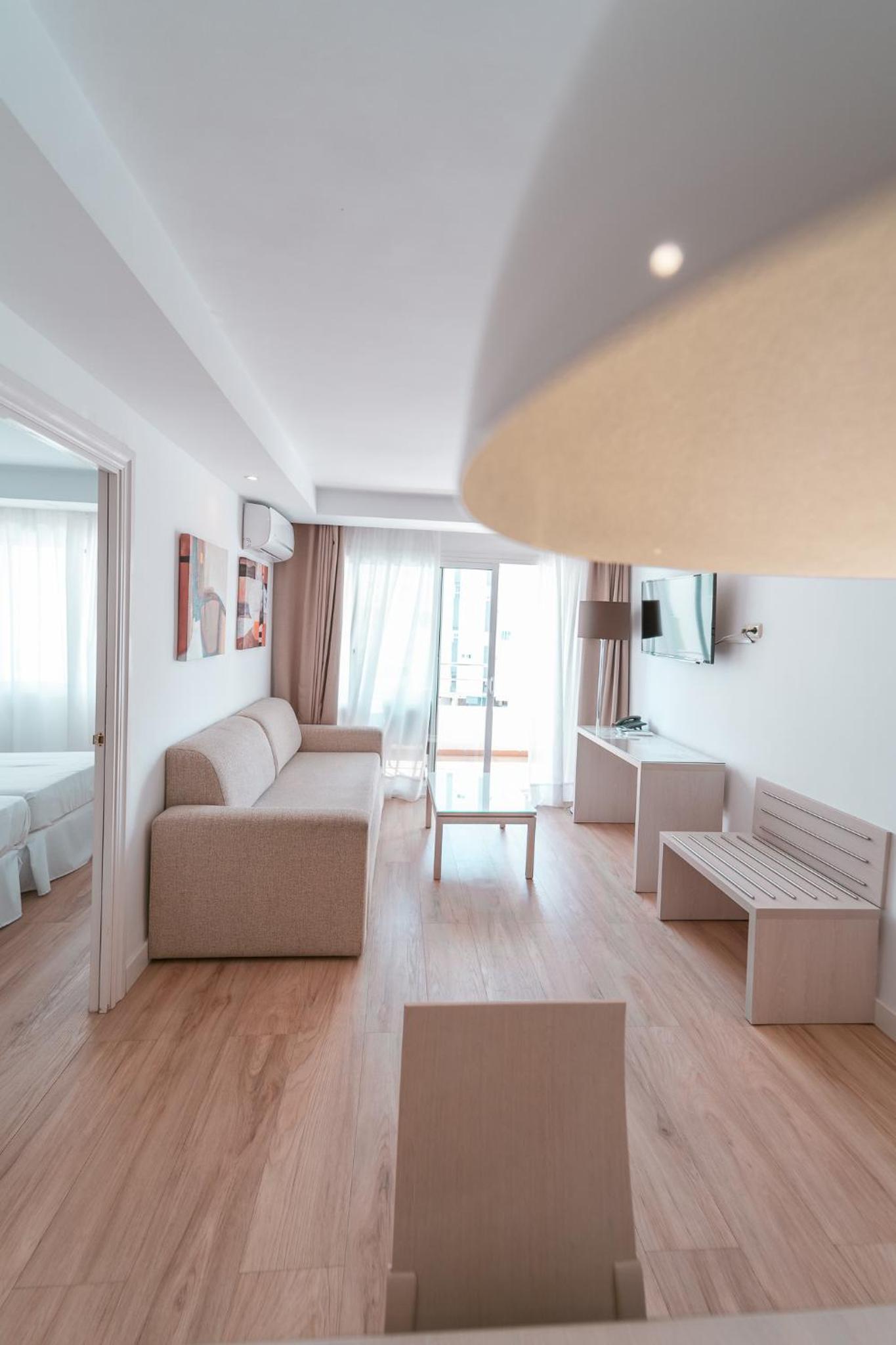 1 Bedroom, Apartment, Twin Beds, Lateral Side Sea View, Sofa