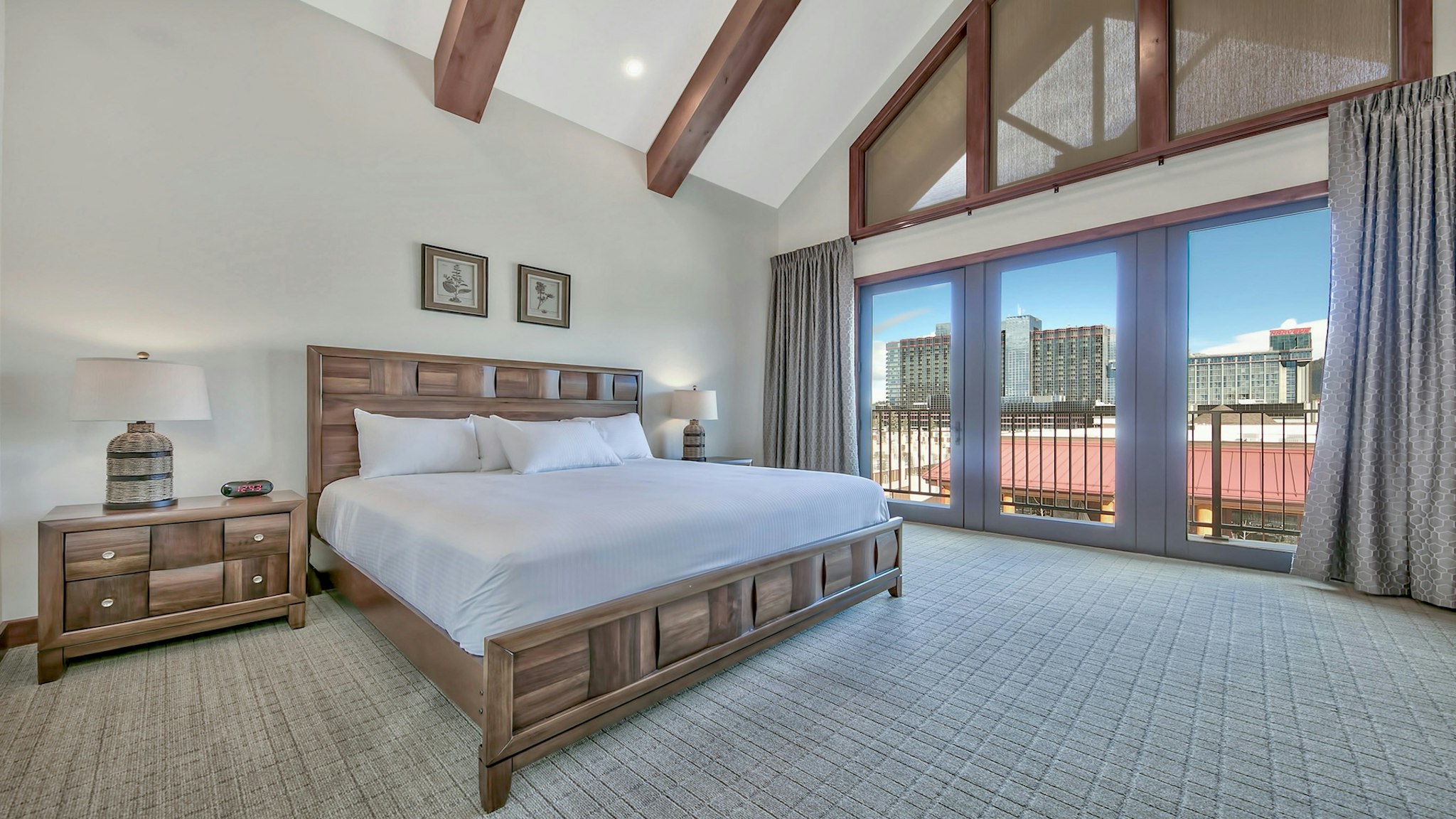 3 BEDROOMS, RESIDENCE, MOUNTAIN VIEW