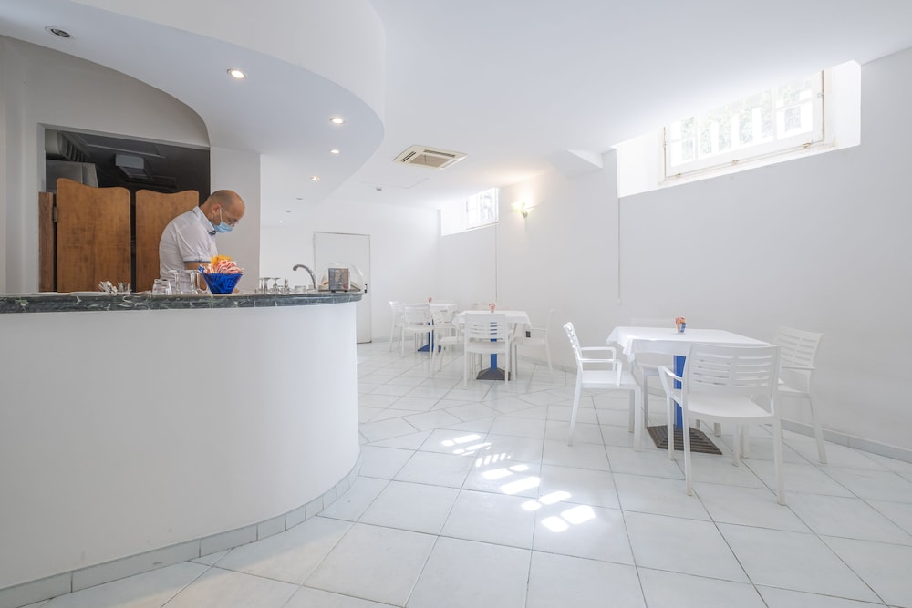 Del Sole Hotel 8/64