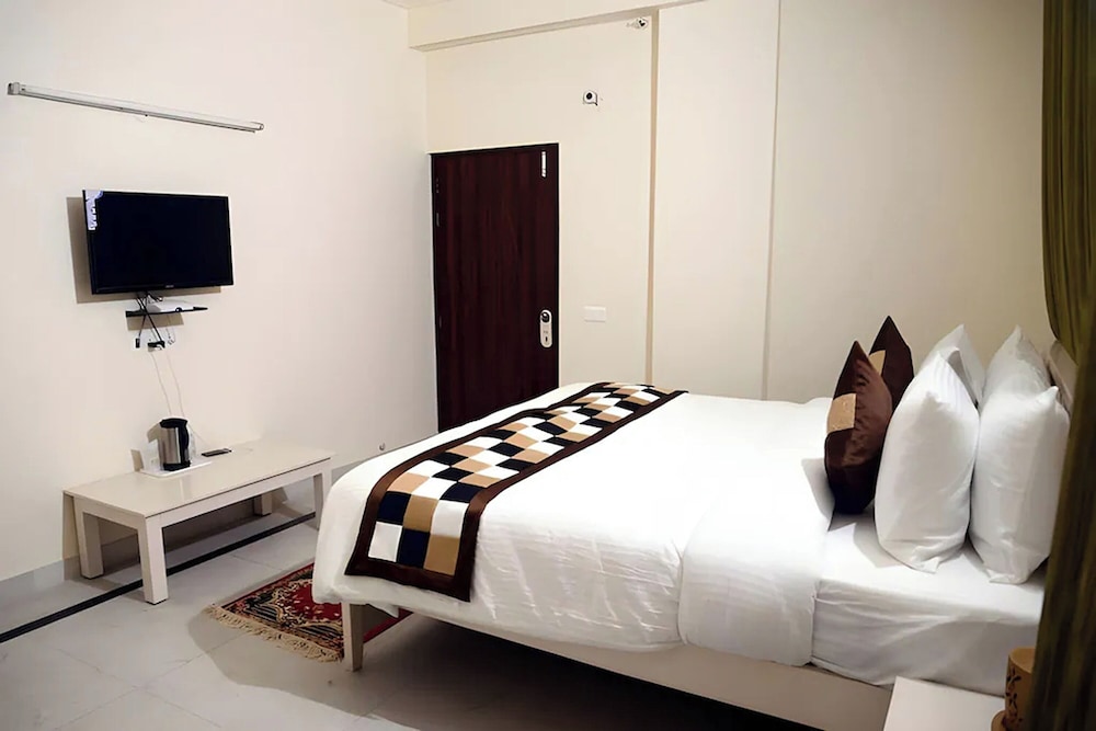 Fabhotel Dior Pink City