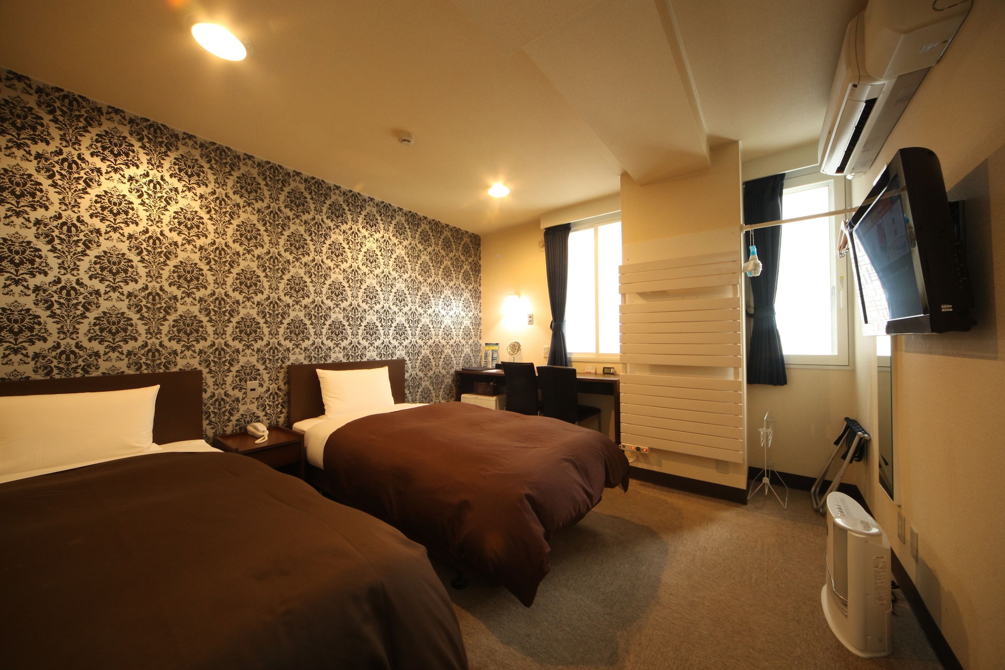 ROOM, TWIN BEDS, SMOKING
