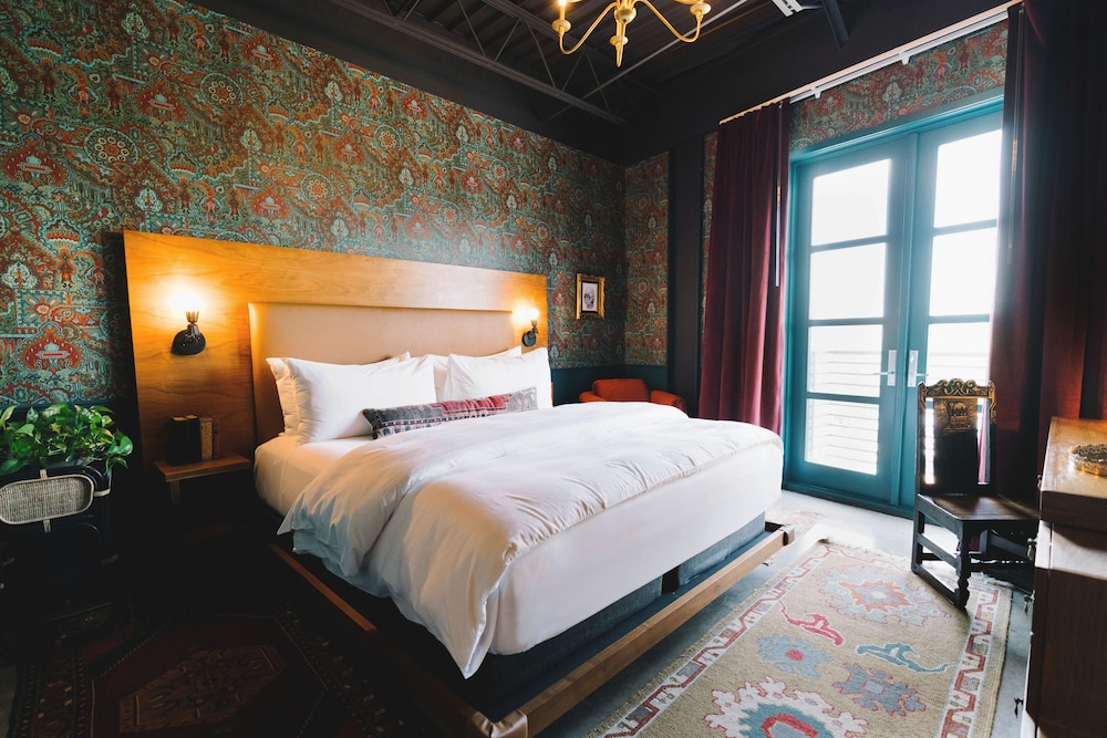 The Frances Modern Inn 32/65