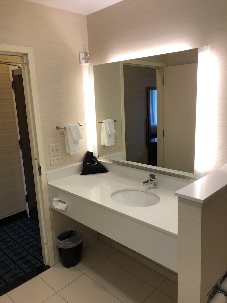 Fairfield Inn Suites Decorah 30/31