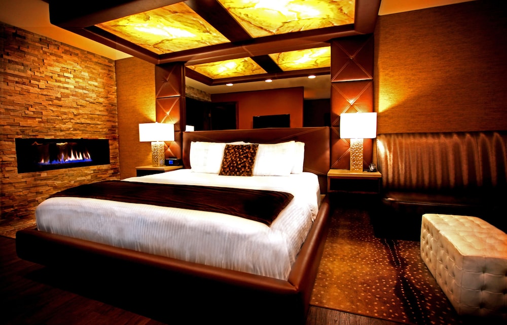 Suite, King Bed, Adult Only, with Pool