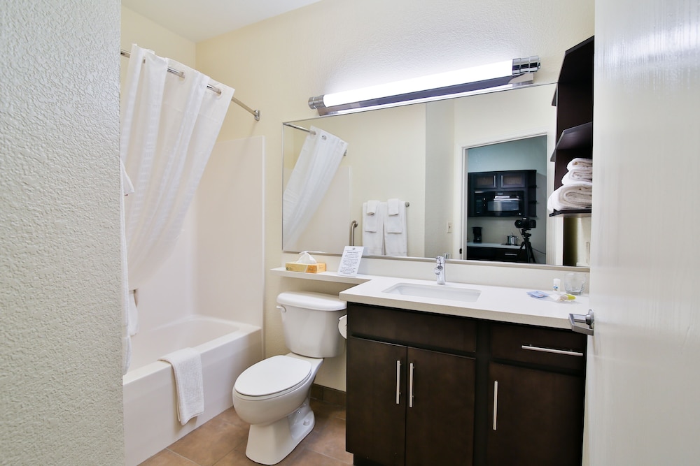 Candlewood Suites Bismarck 17/51