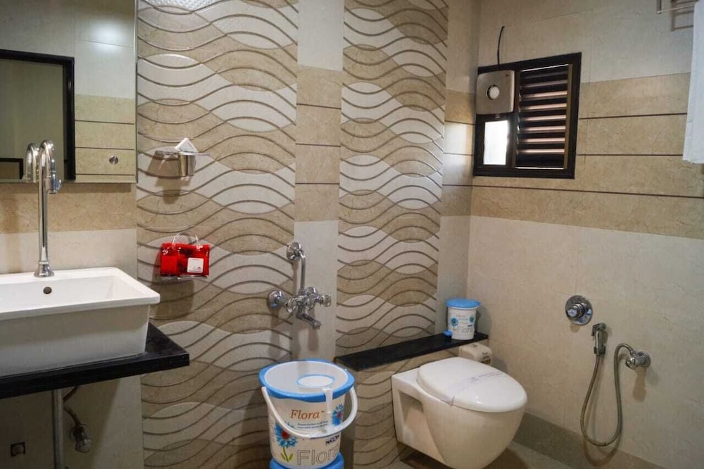 HOTEL AMBASSADOR VADODARA 40/50