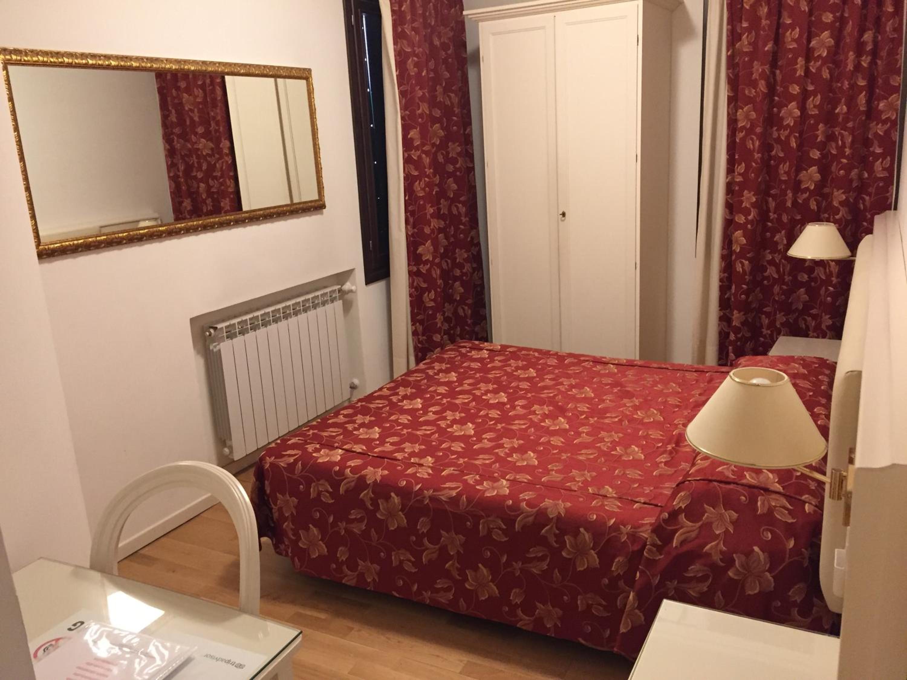 Hotel Ai Tolentini 23/55