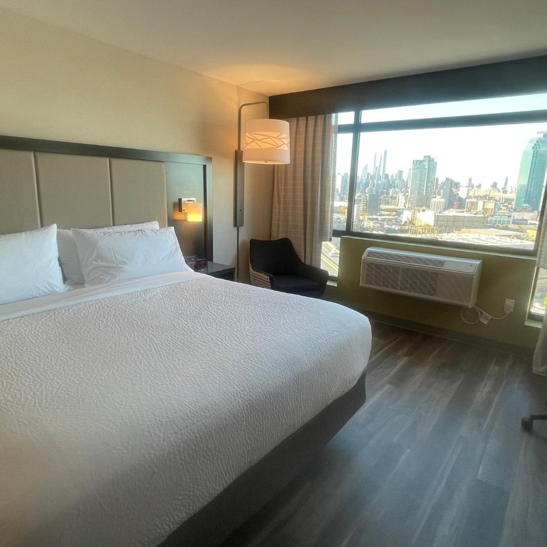 Standard, King Bed, Skyline View، Holiday Inn Express Long Island City E New York, an IHG Hotel 4/7