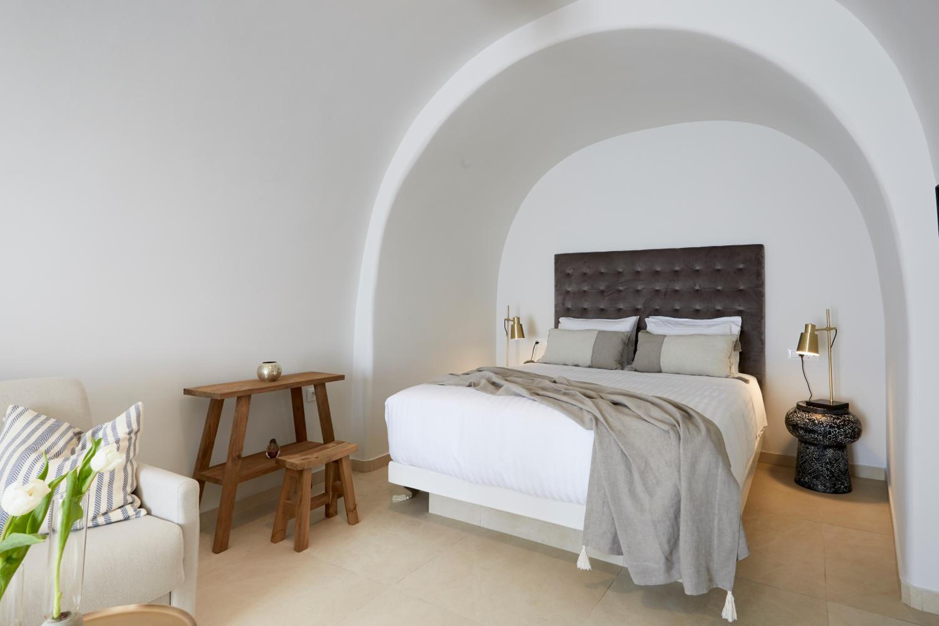 Aphrodite, Villa