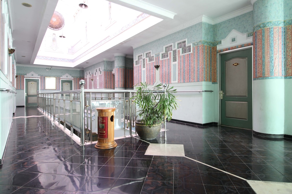 Akur Hotel Malioboro 1/18
