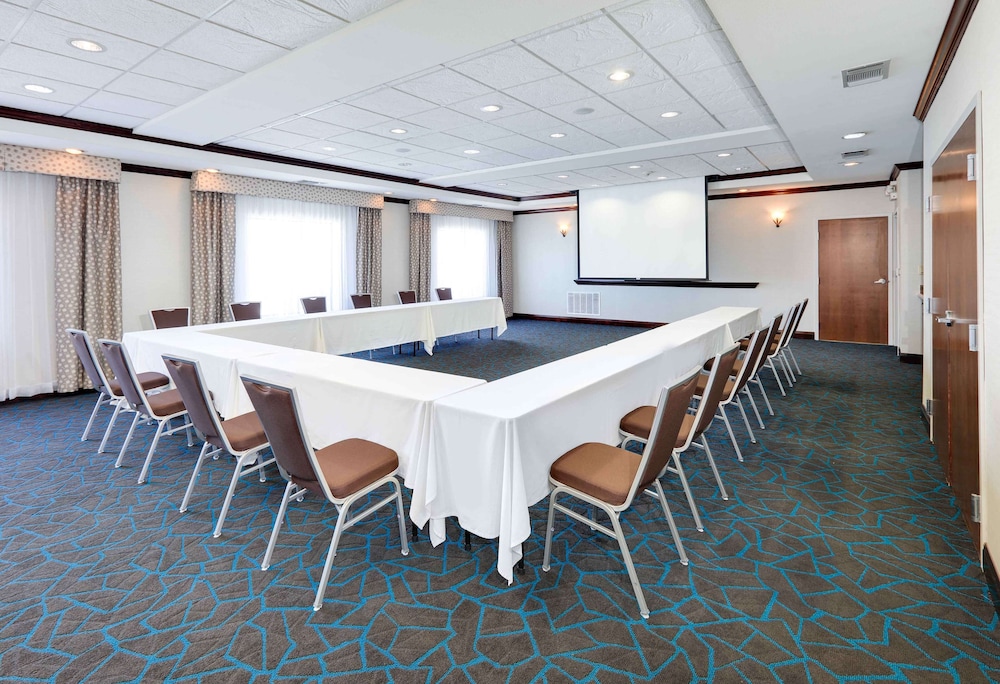 Hampton Inn Suites Dallas Arlington South 45/50