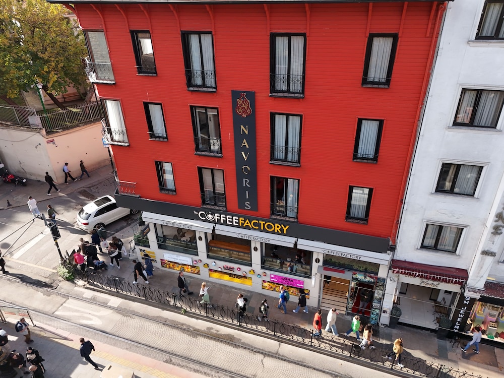 Idylle Hotel 2/74