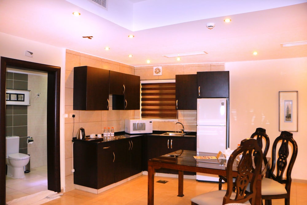 CITY ROSE HOTEL SUITES 56/67