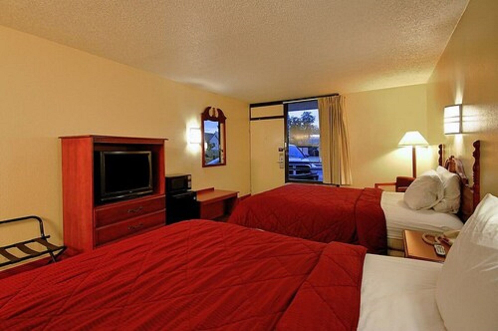STANDARD, 2 QUEEN BEDS