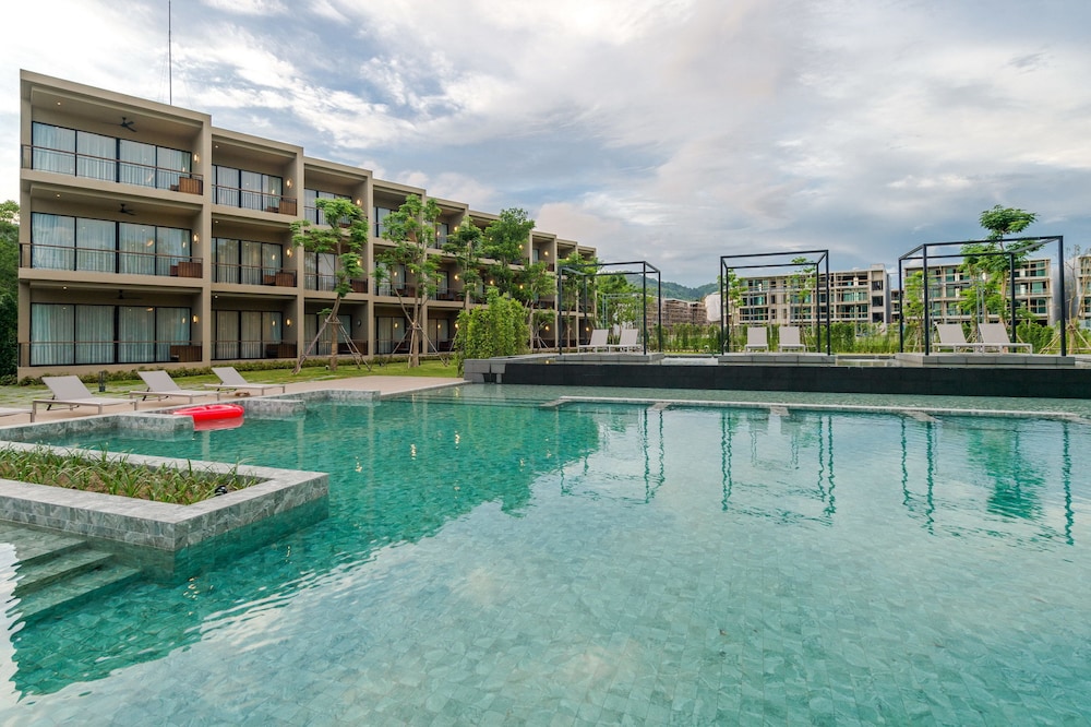 The Gallery Hotel Naiharn 5/50