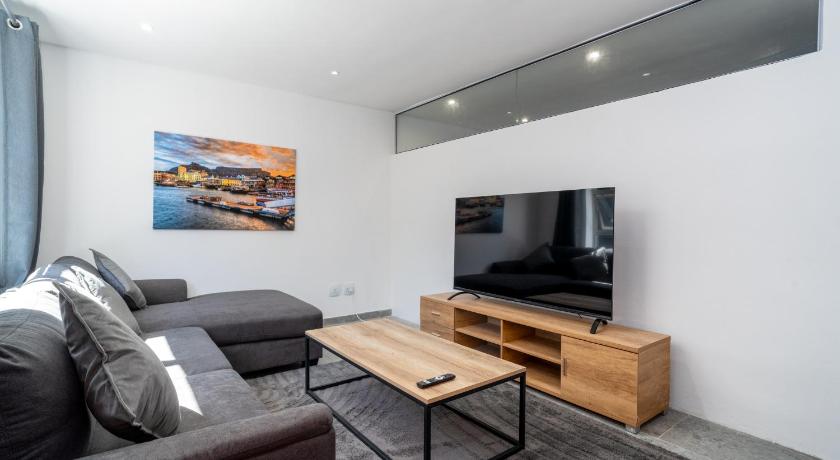 Hout Bay Gem 12/34
