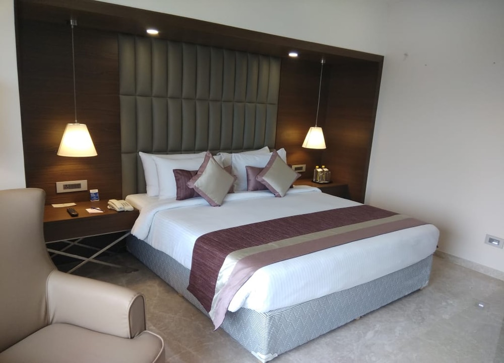Rivera Sarovar Portico, Ahmedabad 11/25